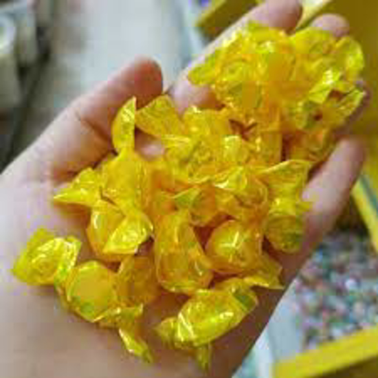 تصویر از شکلات آبنباتی زرد رنگ